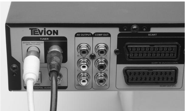 MEDION DVD RECORDER MD 82000 - Antennenkabel anschließen - 1