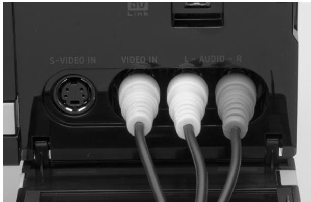 MEDION DVD RECORDER MD 82000 - Connector via les prises du panneau avant - 1