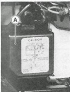 KAWASAKI ELIMINATOR 125 - Compartiment de la trousse à outils - 1
