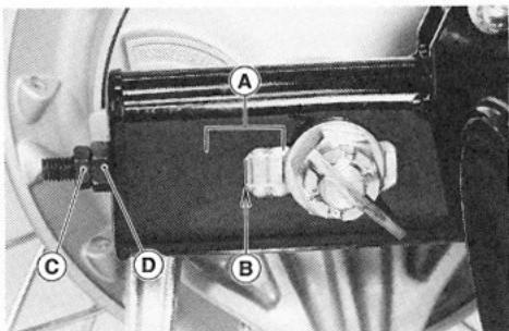 KAWASAKI ELIMINATOR 125 - Contrôle de la flèche de la chaîne - 3