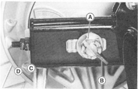 KAWASAKI ELIMINATOR 125 - Contrôle de la flèche de la chaîne - 2