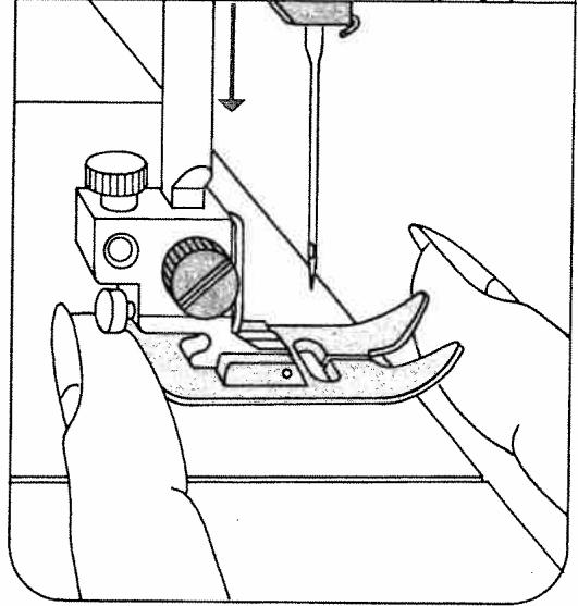 PFAFF TIPMATIC 1025 - Changing the sewing foot - 4