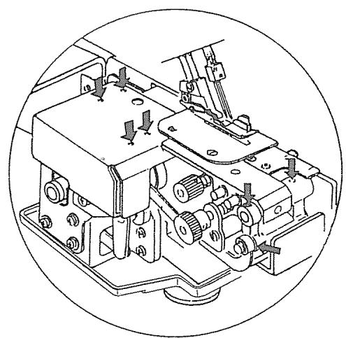 JANOME MY LOCK 204D - Nettoyage de la griffe d'entraînement - 3