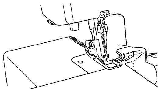 JANOME MY LOCK 204D - Enfilage de l'aiguille gauche - 5