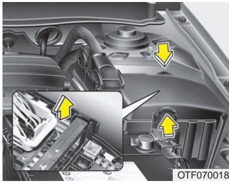 KIA OPTIMA 2011 - Remplacer un fusible sur le panneau interieur - 1