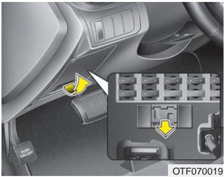KIA OPTIMA 2011 - Remplacer un fusible sur le panneau interieur - 2
