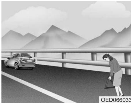 KIA OPTIMA 2011 - Sortir et ranger la roue de secours - 1