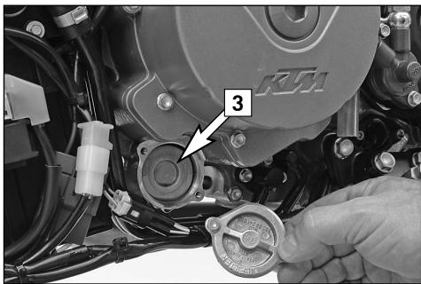 KTM 990 SUPER DUKE - Travaux d'entretien partie-cycle et moteur - 4