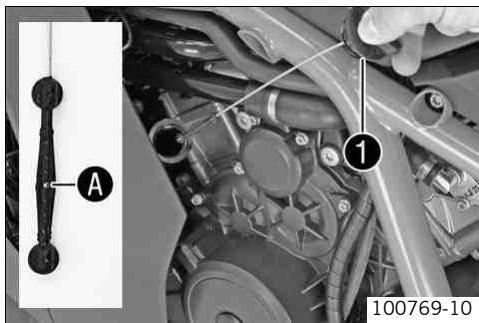 KTM 1190 RC8 R FR - Contrôler le niveau d'huile du moteur - 2