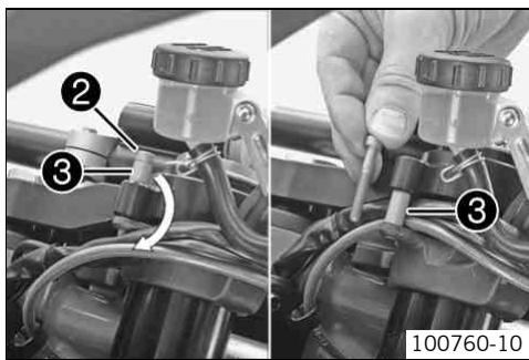 KTM 1190 RC8 R JP - Régler la position supérieure des bracelets de guidon : - 3