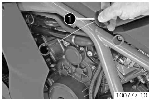 KTM 1190 RC8 R JP - Remplir d'huile moteur - 2