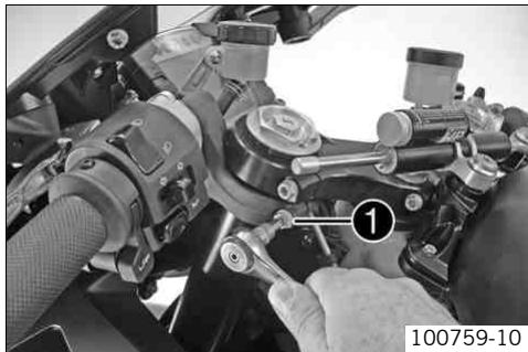 KTM 1190 RC8 R JP - Régler la position supérieure des bracelets de guidon : - 2