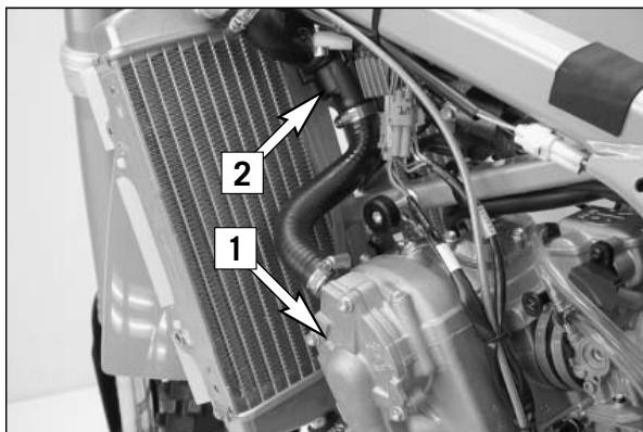 KTM 400 EXC RACING - Remplacement d'une ampoule de phare ou de la veilleuse - 1