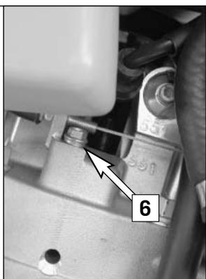 KTM 400 EXC RACING - Remplacement d'une ampoule de phare ou de la veilleuse - 6