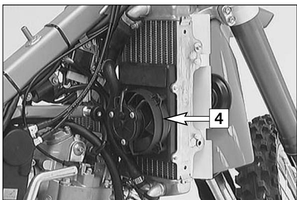 KTM 400 EXC RACING - Remplacement d'une ampoule de phare ou de la veilleuse - 3