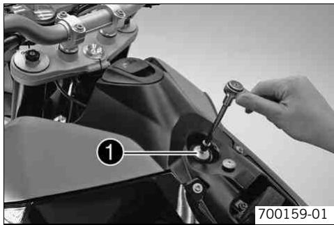 KTM 690 DUKE JP - Déplacer le réservoir de carburant vers l'arrière - 1
