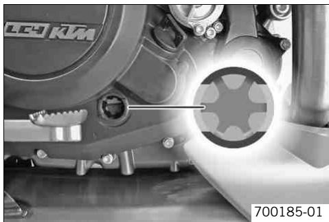 KTM 690 DUKE JP - Contrôler le niveau d'huile du moteur - 2