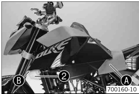 KTM 690 DUKE JP - Déplacer le réservoir de carburant vers l'arrière - 3