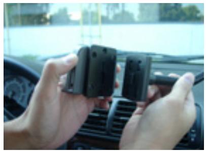 MAGELLAN ROADMATE 700 - Installation à l'aide du support de fixation pour pare-brise - 2