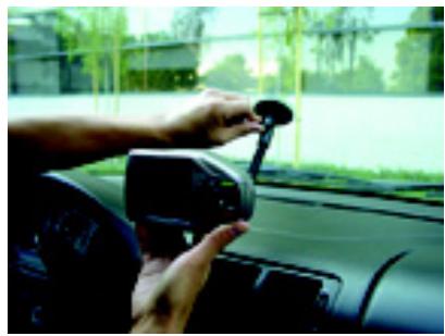 MAGELLAN ROADMATE 700 - Installer le Magellan RoadMate - 1