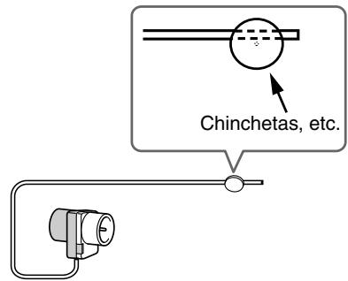 ONKYO TX-SR502E - Utilice chinchetas o algo similar para fazer la antenna FM en su posicion correcta. - 1