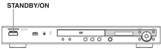 ONKYO DVSP405 - Connecte la calidad de video del receptor AV a una entrada de video de su televisor.g)

![](images/645103f35b558b36169b9c2c7a152b03bb9f69f5ac70052cc8f709bef8ae0fda.jpg)  
Controlador remoto


Sugerencia:s/053bc02c319e89cffc61574feb0a375c0699897d86a9f2776d76a4d076f5e81d.jpg)

![](images/645103f35b558b36169b9c2c7a152b03bb9f69f5ac70052cc8f709bef8ae0fda.jpg)  
Controlador remoto



Por lo general, tiene que conectar el tipo de cable de video entre el reproductor de DVD y el receptor AV, y entre el receptor AV y el television.

Antes de conectar9f69f5ac70052cc8f709bef8ae0fda.jpg)  
Controlador remoto



Compruebe que haya completado todas las conexiones descriñas en la página 17-22 (es necesaria la conexión a un tevedisor). - 1