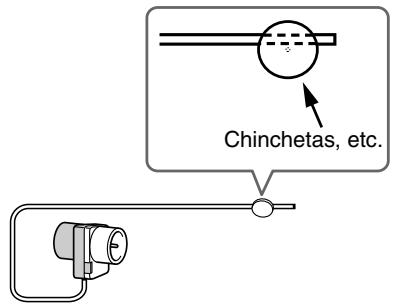 ONKYO HT-S9100THX - Utilice chinchetas o algo similar para fazer la antenna FM en su posicion correcta. - 1