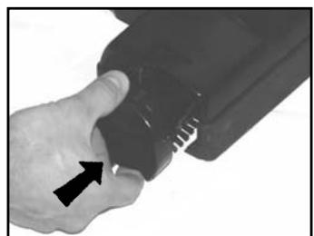 NILFISK GU 355 - REEMPLACEMENT OU NETTOYAGE DE LA BROSSE - 4