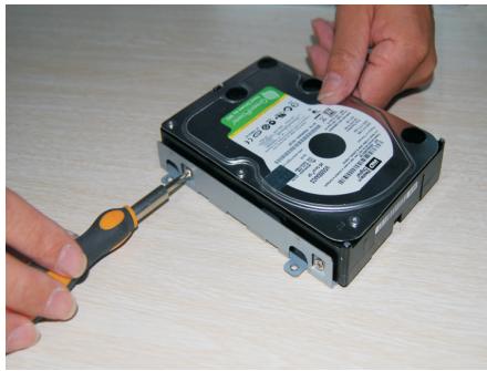 PEEKTON PEEKBOX 40 - Installation du disque dur - 2