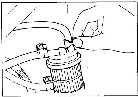 ISEKI TONDEUSE AUTOPORTEE SG15 - REEMPLACEMENT DU FILTRE A GAZOLE - 1