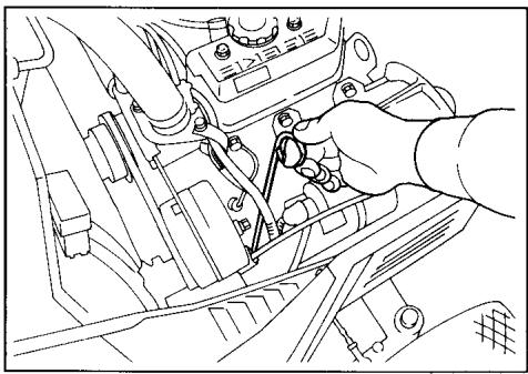 ISEKI TONDEUSE AUTOPORTEE SG15 - CONTROLE DU NIVEAU D'HUILE - 1