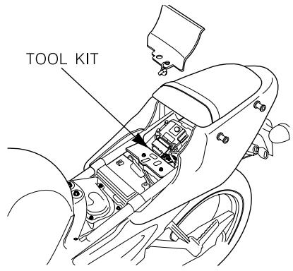 DAELIM ROADWINR - OUTILLAGE DE BORD - 1