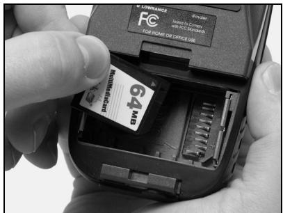 LOWRANCE IFINDER H2OC - Pour installer une cartouche MMC ou SD - 1