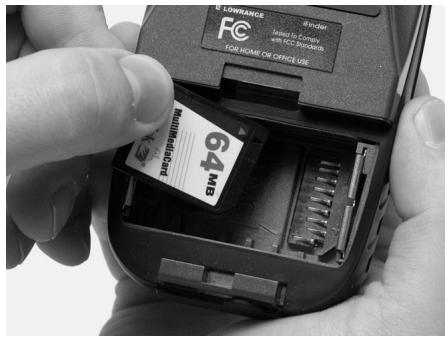 LOWRANCE IFINDER HUNT - Pour installer une cartouche MMC ou SD - 1