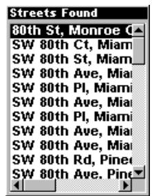 LOWRANCE IFINDER PRO - Menu de recherche des rues ou des intersections, à gauche; retrouver la rue en fonction de son nom, à droite. - 2