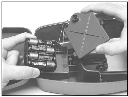 LOWRANCE PPP-12 - POSE DES PILES - 1