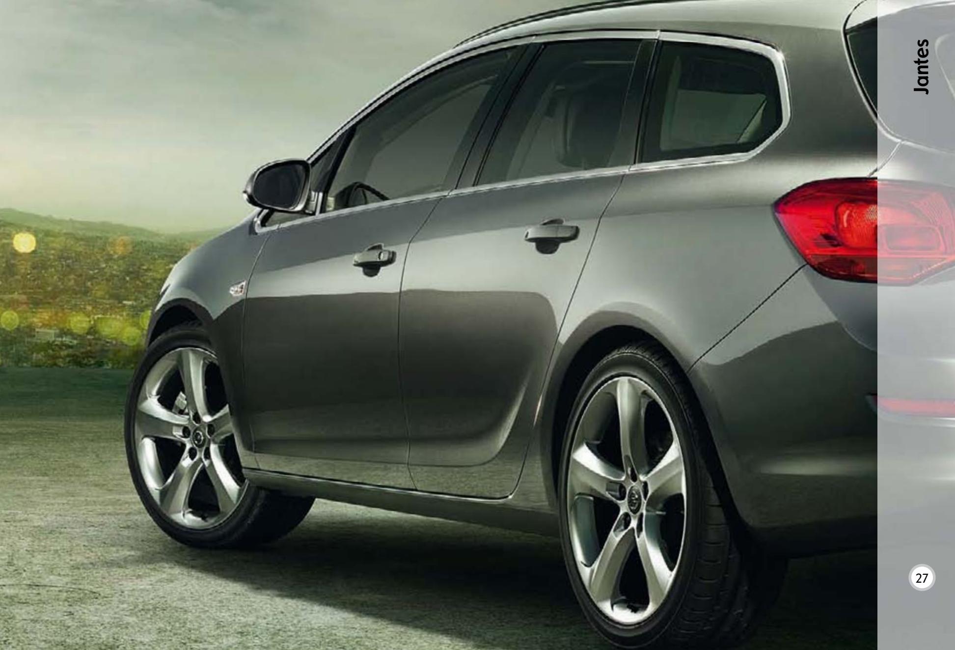 OPEL ASTRA SPORTS TOURER - Espace supplémentaire sous le plancher. - 14