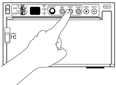 MITSUBISHI P93W - Appuyer sur ces touches pour ajuster la luminosité ou le contraste. - 2
