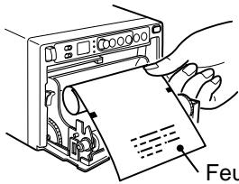 MITSUBISHI P93W - Introduire la feuille de papier de nettoyage. - 1