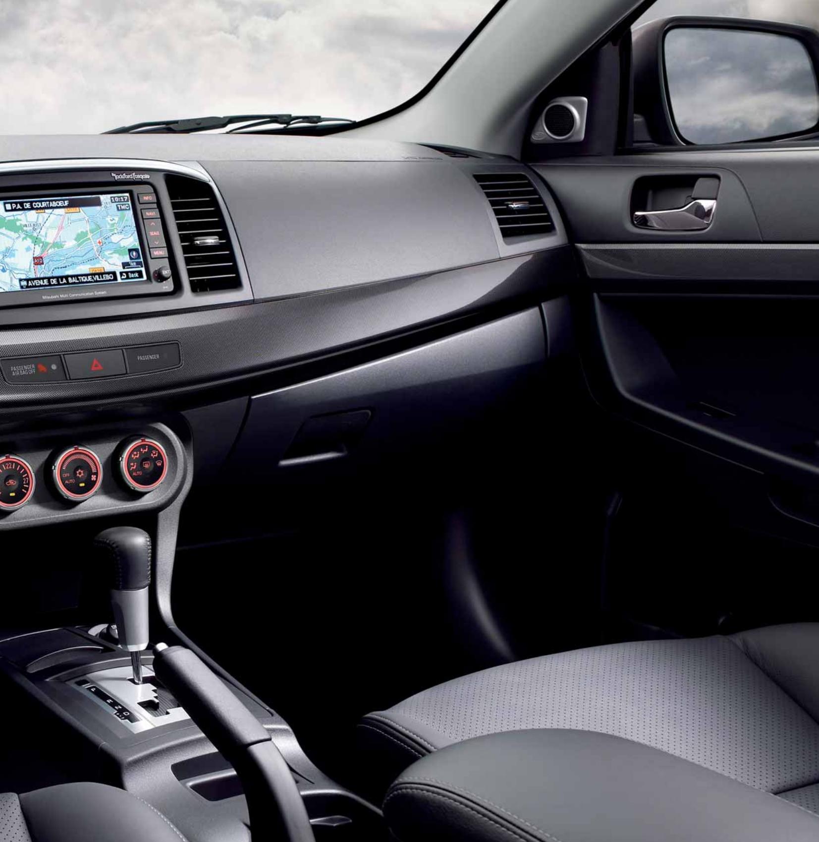 MITSUBISHI LANCER - LE CONTROLE À PORTÉE DE MAIN - 1