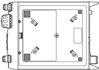 YAESU FT-817ND - INSTALLATION DES PIEDS - 1