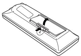 SANYO PLC-XU101 - Installation des piles de la télécommande - 1