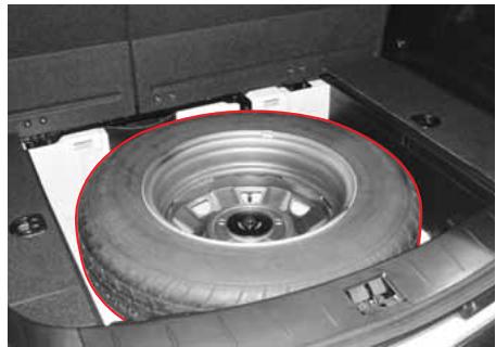 SSANGYONG ACTYON - DEPOSE DE LA ROUE DE SECOURS - 1