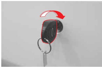 SSANGYONG ACTYON - Ouverture eu hayon avec la clé de contact - 1