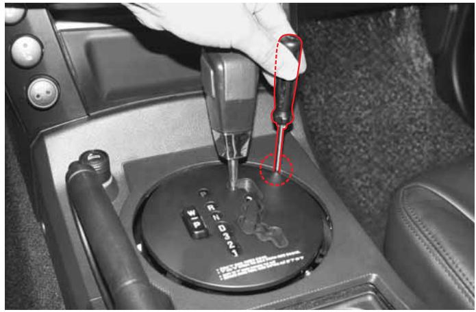 SSANGYONG ACTYON - Déverrouillage du levier de changement de vitesse - 1