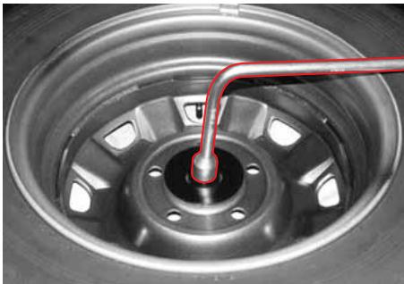 SSANGYONG ACTYON - DEPOSE DE LA ROUE DE SECOURS - 2