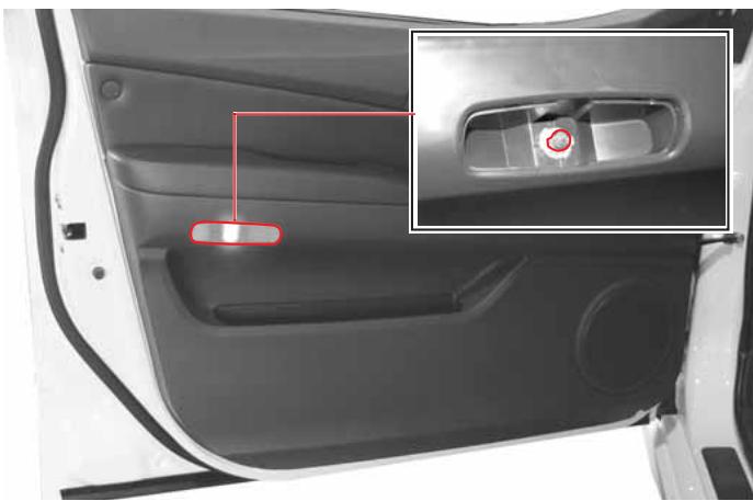 SSANGYONG ACTYON - LAMPE DE COURTOISIE DE PORTE - 1