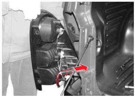 SSANGYONG ACTYON SPORTS - REEMPLACEMENT D'AMPOULE DU COMBINÉ DES FEUX ARRÊIRE (ACTYON SPORTS) - 3
