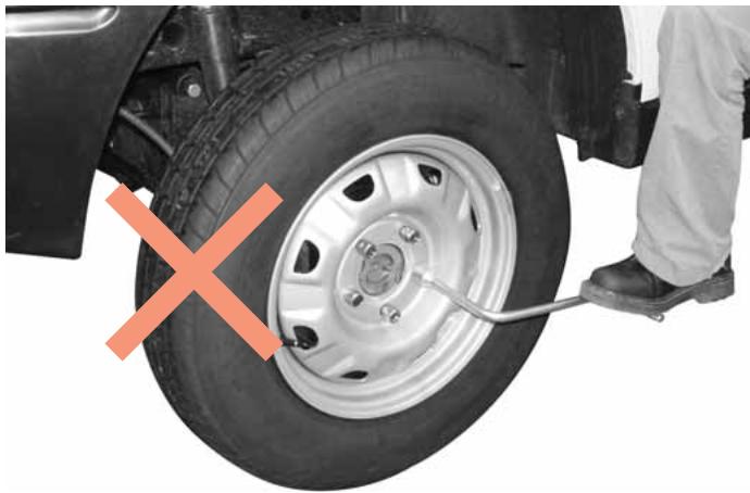 SSANGYONG ACTYON SPORTS - Pneu pleine grandeur - 1