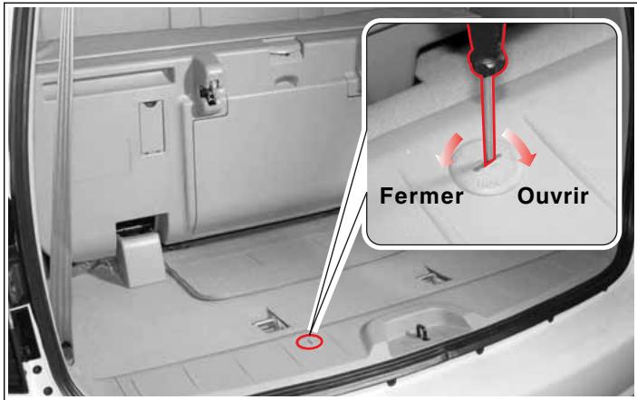 SSANGYONG RODIUS-STAVIC - REEMPLACEMENT D'UNE ROUE DONT LE PNEU EST DEGONFLE - 2